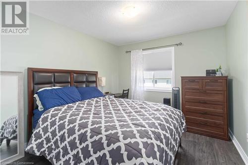 11 Pinot Crescent, Stoney Creek, ON - Indoor Photo Showing Bedroom