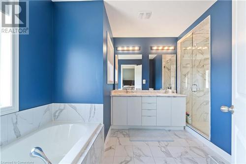 11 Pinot Crescent, Stoney Creek, ON - Indoor Photo Showing Bathroom