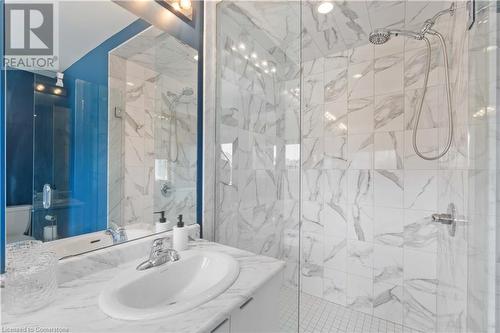 11 Pinot Crescent, Stoney Creek, ON - Indoor Photo Showing Bathroom