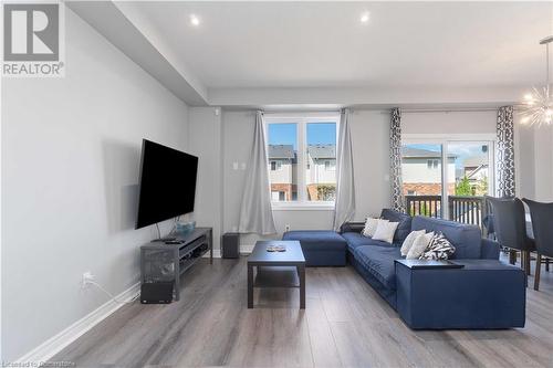 11 Pinot Crescent, Stoney Creek, ON - Indoor Photo Showing Living Room