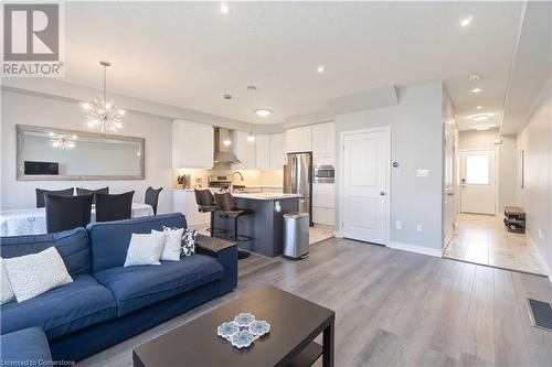 11 Pinot Crescent, Stoney Creek, ON - Indoor Photo Showing Living Room