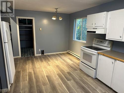 13217 Brookbank Subdivision, Pouce Coupe, BC - Indoor Photo Showing Kitchen