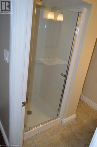 16 Wildewood Avenue, Hamilton, ON - Indoor Photo Showing Bathroom