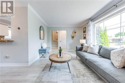 2 Lesgay Cres Crescent, Toronto, ON - Indoor Photo Showing Living Room