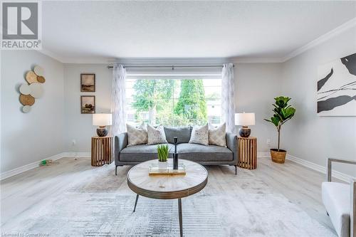 2 Lesgay Cres Crescent, Toronto, ON - Indoor Photo Showing Living Room