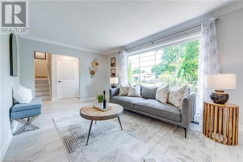 2 Lesgay Cres Crescent, Toronto, ON - Indoor Photo Showing Living Room