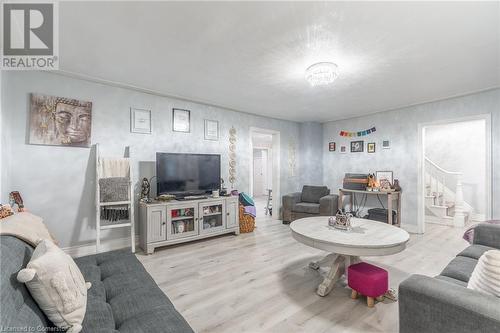 25 Albion Street, Brantford, ON - Indoor Photo Showing Living Room