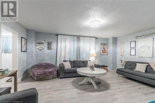 25 Albion Street, Brantford, ON - Indoor Photo Showing Living Room