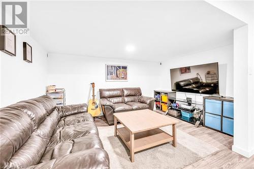 2050 Upper Middle Road Unit# 147, Burlington, ON - Indoor Photo Showing Living Room