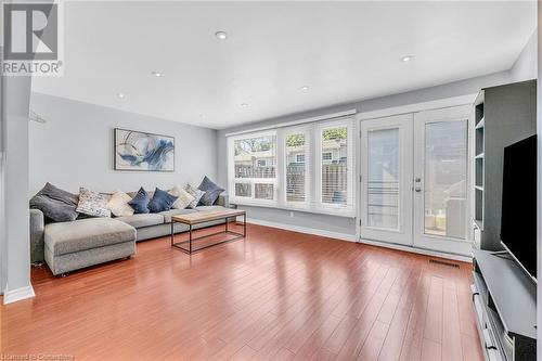 2050 Upper Middle Road Unit# 147, Burlington, ON - Indoor Photo Showing Living Room