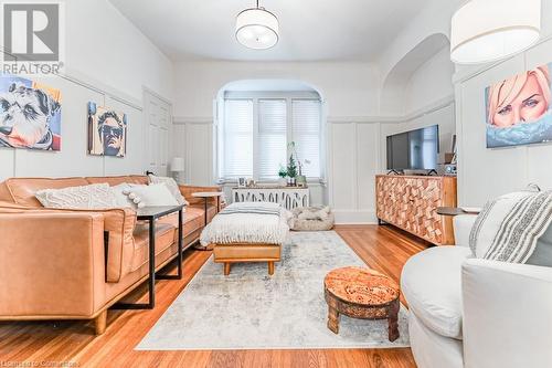 98 Sherman Avenue S, Hamilton, ON - Indoor Photo Showing Living Room