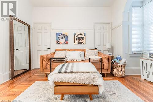 98 Sherman Avenue S, Hamilton, ON - Indoor Photo Showing Bedroom