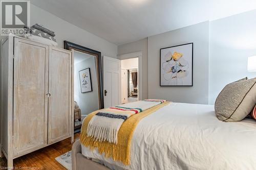 98 Sherman Avenue S, Hamilton, ON - Indoor Photo Showing Bedroom