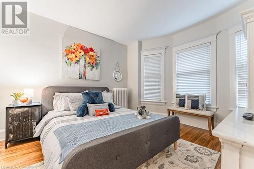 98 Sherman Avenue S, Hamilton, ON - Indoor Photo Showing Bedroom