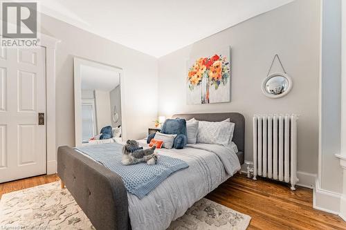 98 Sherman Avenue S, Hamilton, ON - Indoor Photo Showing Bedroom