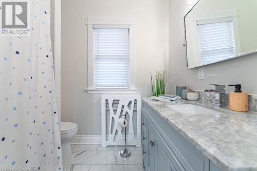 98 Sherman Avenue S, Hamilton, ON - Indoor Photo Showing Bathroom