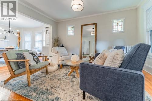 98 Sherman Avenue S, Hamilton, ON - Indoor Photo Showing Living Room