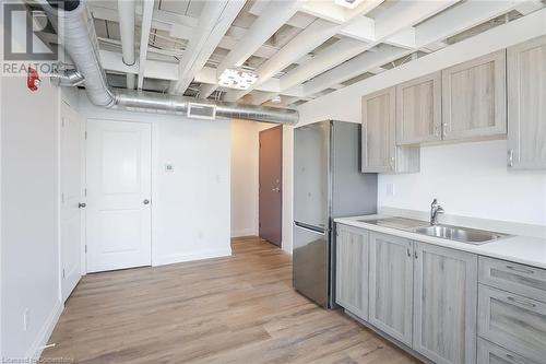 433 Barton Street E Unit# 302, Hamilton, ON - Indoor Photo Showing Kitchen