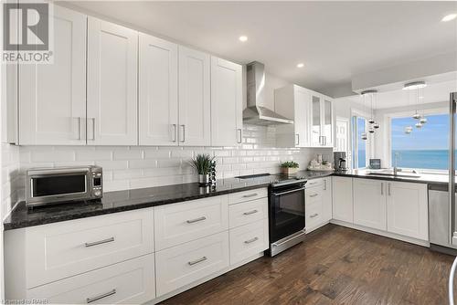 2952 North Shore Drive, Lowbanks, ON - Indoor Photo Showing Kitchen With Upgraded Kitchen