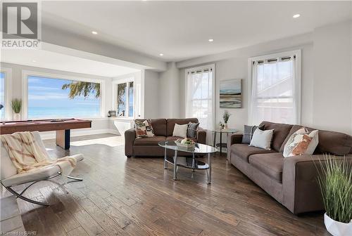 2952 North Shore Drive, Lowbanks, ON - Indoor Photo Showing Living Room