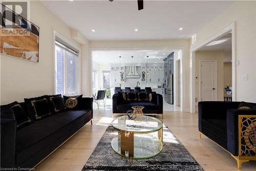 117 Highland Road W, Hamilton, ON - Indoor Photo Showing Living Room