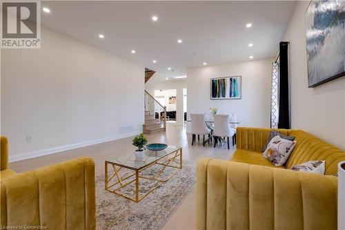 117 Highland Road W, Hamilton, ON - Indoor Photo Showing Living Room