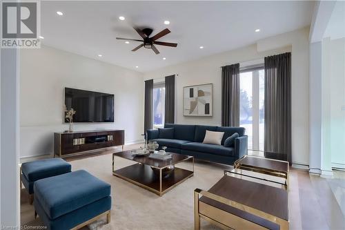 117 Highland Road W, Hamilton, ON - Indoor Photo Showing Living Room