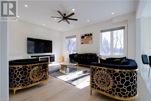 117 Highland Road W, Hamilton, ON - Indoor Photo Showing Living Room