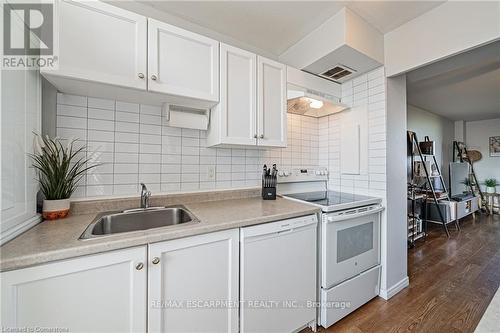 631 - 350 Quigley Road E, Hamilton (Vincent), ON - Indoor Photo Showing Kitchen