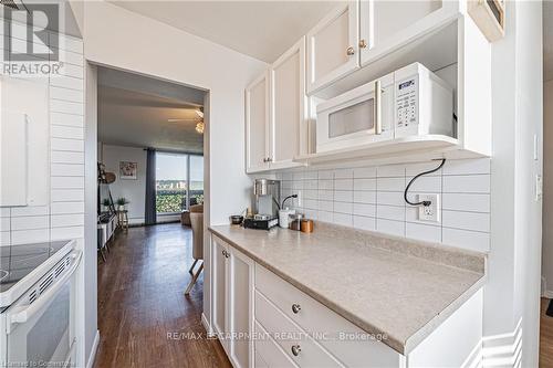 631 - 350 Quigley Road E, Hamilton (Vincent), ON - Indoor Photo Showing Kitchen