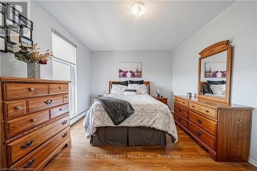 631 - 350 Quigley Road E, Hamilton (Vincent), ON - Indoor Photo Showing Bedroom