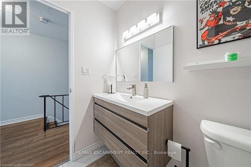 631 - 350 Quigley Road E, Hamilton (Vincent), ON - Indoor Photo Showing Bathroom