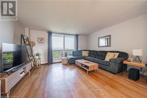 631 - 350 Quigley Road E, Hamilton (Vincent), ON - Indoor Photo Showing Living Room