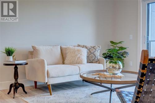 190 Main Street Unit# 301, Kingsville, ON - Indoor Photo Showing Living Room