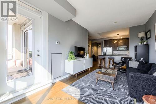 633 - 628 Fleet Street, Toronto, ON - Indoor Photo Showing Living Room