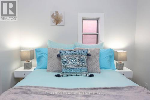 Main - 396 Lansdowne Avenue, Toronto, ON - Indoor Photo Showing Bedroom