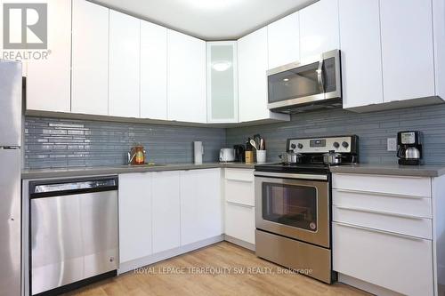 Main - 396 Lansdowne Avenue, Toronto, ON - Indoor Photo Showing Kitchen With Upgraded Kitchen