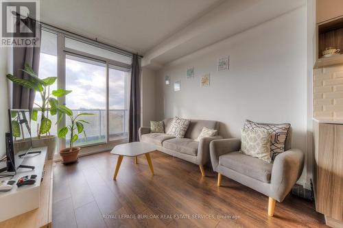 401 - 52 Forest Manor Road, Toronto (Henry Farm), ON - Indoor Photo Showing Living Room