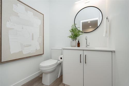 70 Casselman Crescent, Oak Bluff, MB - Indoor Photo Showing Bathroom