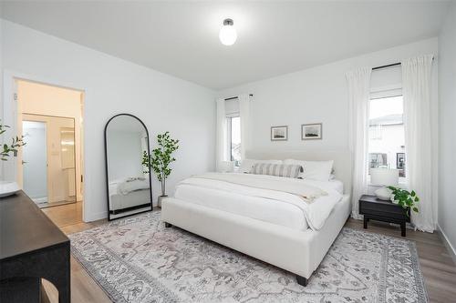 70 Casselman Crescent, Oak Bluff, MB - Indoor Photo Showing Bedroom