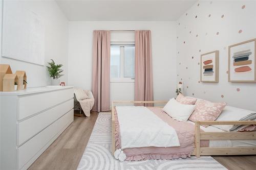 70 Casselman Crescent, Oak Bluff, MB - Indoor Photo Showing Bedroom