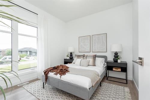 70 Casselman Crescent, Oak Bluff, MB - Indoor Photo Showing Bedroom