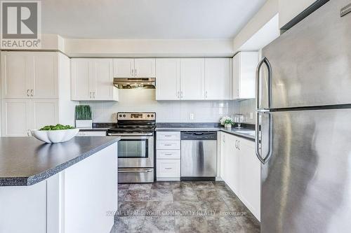 73 Burton Howard Drive, Aurora, ON - Indoor Photo Showing Kitchen