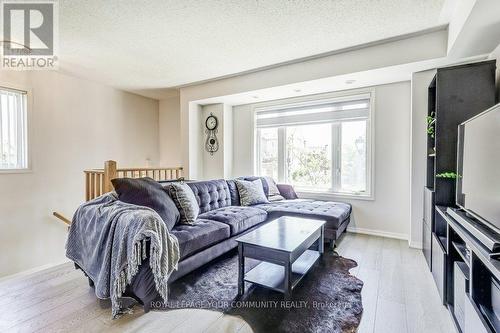 73 Burton Howard Drive, Aurora, ON - Indoor Photo Showing Living Room