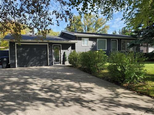 325 Mckenzie Street, Steinbach, MB - Outdoor