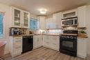 325 Mckenzie Street, Steinbach, MB  - Indoor Photo Showing Kitchen 