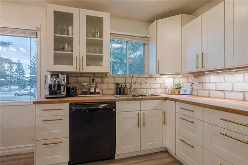 325 Mckenzie Street, Steinbach, MB - Indoor Photo Showing Kitchen With Double Sink