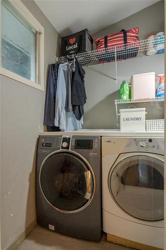 325 Mckenzie Street, Steinbach, MB - Indoor Photo Showing Laundry Room