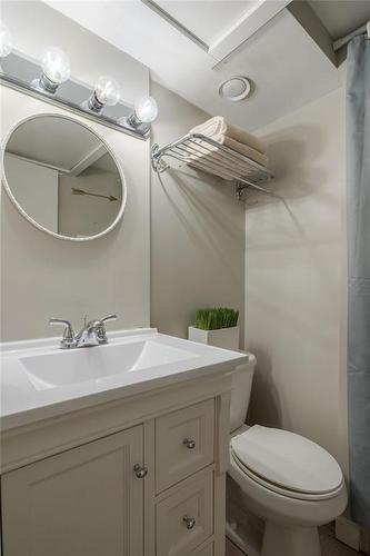 325 Mckenzie Street, Steinbach, MB - Indoor Photo Showing Bathroom