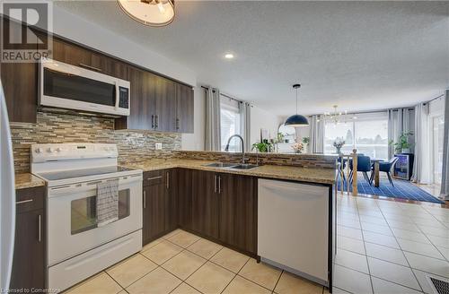 35 Green Vista Drive, Cambridge, ON - Indoor Photo Showing Kitchen With Double Sink